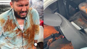 കോഴിക്കോട് കാര്‍ യാത്രികനെ തടഞ്ഞുനിര്‍ത്തി മുളകുപൊടി വിതറി 25 ലക്ഷം രൂപ തട്ടിയെടുത്തു