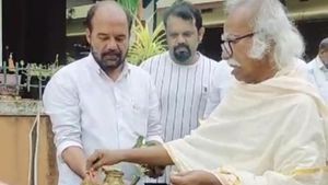 പോലീസ് വാഹനത്തിൽ പൂജ നടത്തി; മന്ത്രി കടന്നപ്പള്ളിക്കെതിരെ സോഷ്യൽ മീഡിയയിൽ വിമർശനം 