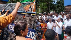 ബിജെപി കലക്ടറേറ്റ് മാര്‍ച്ചില്‍ സംഘര്‍ഷം; പോലീസ് ജലപീരങ്കി പ്രയോഗിച്ചു