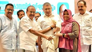 ലീഗിലേക്ക് കൂറുമാറിയ ഫറോക്കിലെ ഇടത് കൗണ്‍സിലർക്ക് നിരന്തരം ഭീഷണി: പാർട്ടി സംരക്ഷിക്കുമെന്ന് ലീഗ് നേതൃത്വം