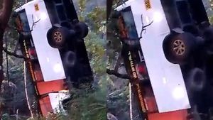  നാടിനെ നടുക്കി കേളകത്തെ വാഹനാപകടം: മരിച്ചവരുടെ കുടുംബത്തിന് കാൽ ലക്ഷം രൂപ ധനസഹായം പ്രഖ്യാപിച്ച് മന്ത്രി