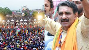 'ദേവസ്വം പ്രസിഡന്റ് ഔറംഗസേബ് ആയാൽ ബിജെപിക്ക് ശിവജി ആവേണ്ടി വരും'; പൂരം കലക്കലിൽ ബി ഗോപാലകൃഷ്‌ണൻ