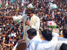 பாலகொல்லு-திருப்பதியில் சிரஞ்சீவி மனு தாக்கல்!