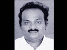 அதிமுக வேட்பாளரான ரியல் எஸ்டேட் அதிபர்