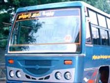 ஓடும் பஸ்சில் பயங்கர கொள்ளை-6 பேர் கும்பல் துணிகரம், சுமோவில் தப்பியது