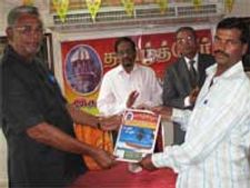 துபாய்: வான‌லை வ‌ள‌ர்த‌மிழ் க‌விதை இத‌ழ் வெளியீடு