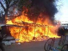 தஸ்லிமா நஸ்ரின் கட்டுரை: கர்நாடகத்தில் பயங்கர வன்முறை-2 பேர் பலி-ஷிமோகாவில் ஊரடங்கு