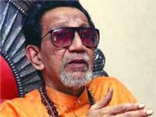 அன்று சச்சினுக்கு எதிர்ப்பு-இன்று பாராட்டு: பரிதாப பால் தாக்கரே