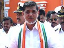 காங்கிரஸ் எம்எல்ஏ வீட்டில் கார்-நகைகள் கொள்ளை!