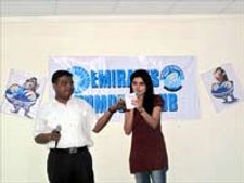 துபாயில் ந‌கைச்சுவையாள‌ர் ம‌ன்ற‌ நிக‌ழ்ச்சி