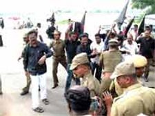 கோவையில் விரட்டியடிக்கப்பட்ட இலங்கை அமைச்சர், எம்பி!! - தமிழ் உணர்வாளர்கள் ஆவேசம்