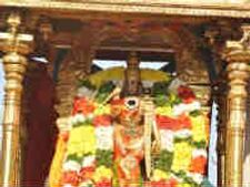 மீனாட்சி அம்மனுக்கு கோலாகல பட்டாபிஷேகம்: மதுரையில் கோலாகலம்