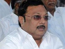 மத்திய அமைச்சர் மு.க.அழகிரி மேலூர் கோர்ட்டில் சரண்-ஜாமீன்