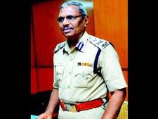 மதுரை போலீஸ் கமிஷனர் மீது வழக்குப் பதிவு செய்ய மதுரை உயர்நீதிமன்றக் கிளை உத்தரவு