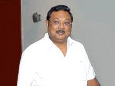 நண்பர்களை காண பாளையங்கோட்டை சிறை சென்ற மத்திய அமைச்சர் மு.க. அழகிரி