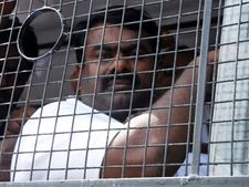 நடை பயணத்துக்கு அனுமதி மறுப்பு... சீமான் உள்ளிட்ட 1000 பேர் வேலூரில் கைது!
