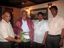 துபாயில் தமிழக கல்வியாளருக்கு வரவேற்பு மற்றும் கல்லூரி மலர் வெளியீடு