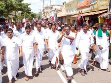 புதுவை இந்திரா நகர் தொகுதி அ.தி.மு.க வேட்பாளர் பாஸ்கரன் வேட்பு மனு தாக்கல்