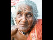 102 வயது பாட்டியிடமிருந்து சான்றிதழைப் பறித்து வேறொருவர் வென்றதாக அறிவித்த அதிகாரிகள்
