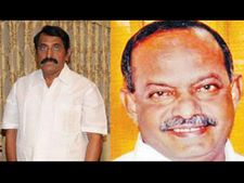 மலையாளிகளின் நகைக் கடையை அதிமுக மேயர் திறப்பதா?: அதிமுக அலுவலகம் முன்பு மாணவர்கள் கோஷம்