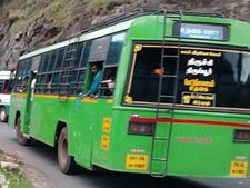 தாக்குதல் எதிரொலி: கோவை- கேரளா இடையே பஸ் போக்குவரத்து நிறுத்தம்- பயணிகள் அவதி