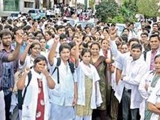 தமிழகம் முழுவதும் தனியார் மருத்துவமனைகள் ஸ்டிரைக்- நோயாளிகள் கடும் பாதிப்பு