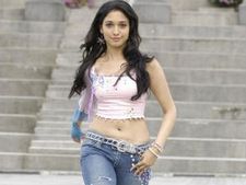 திருப்பதி கோவிலில் பெண்கள் இறுக்கமான உடை அணிந்து வர தடை: மீறினால் வெறியேற்றம்