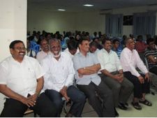 துபாயில் நடந்த சிறப்பு நகைச்சுவைத் திருவிழா