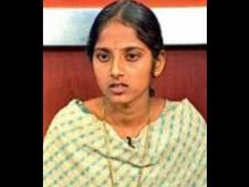தந்தையின் தொல்லையிலிருந்து தப்ப உறவினர் வீடுகளில் தங்கிப் படித்து 1014 மார்க் வாங்கிய பார்கவி!
