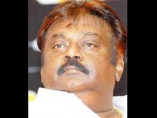 புதுக்கோட்டையில் தேமுதிக அலுவலகம் எரிப்பு- விஜயகாந்த் கடும் கண்டனம்!