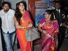 துபாயில் நமீதா பங்கேற்ற நம்பிக்கை ஸ்வரங்கள் 2012