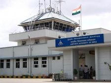 மதுரையிலிருந்து முதல்முறையாக வெளிநாட்டுக்கு விமானம்- ஸ்பைஸ்ஜெட்டின் கொழும்பு சேவை