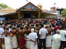 யாழ்ப்பாணம் மஹா கணபதிப் பிள்ளையார் கோவிலில் தீ மிதி திருவிழா