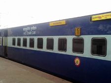 நெரிசலை தவிர்க்க பெங்களூர்-சேலம், ஈரோடு, கோவை வழியே சிறப்பு ரயில்கள்: தெற்கு ரயில்வே