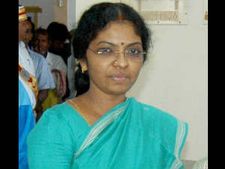 அரசியல்வாதியை மிஞ்சிய கரூர் கலெக்டர் ஷோபனாவுக்கு அரைகுறை 'கல்தா'