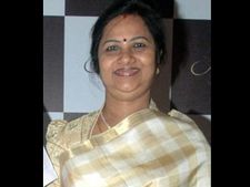மு.க.அழகிரி மருமகளிடம் தீவிர விசாரணை.. அடுத்து மனைவியிடமும் விசாரணை?