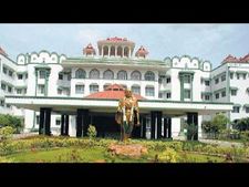 மின்சாரத்தை இப்படியா வீணடிப்பது... அரசு அலுவலகங்களுக்கு உயர்நீதிமன்றம் கொட்டு!