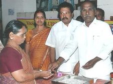 கரூரில் டெங்கு காயச்சல் தடுப்பு மருந்தை இலவசமாக வழங்கும் வாசவி கிளப்