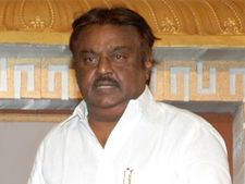 திண்டுக்கல் கோர்ட்டுக்கு விஜயகாந்த் வந்தபோது கத்தி வீச சதி - பரபரப்புத் தகவல்