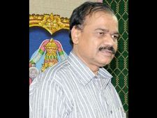 பல பெண்களுடன் தகாத உறவு... அரியலூர் மாஜி கலெக்டர் மீது மனைவி புகார்
