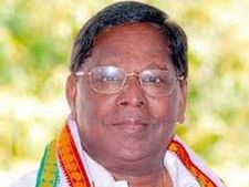 நாராயணசாமி ஆபீஸ் மீது சரமாரி கல்வீச்சு.. பிரதமர், சோனியா கொடும்பாவிகள் எரிப்பு