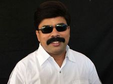 பவர் ஸ்டாருக்கு 2வது 'லட்டு'...மதுரையிலிருந்து ஒரு பிடிவாரண்ட்.. இதுவும் செக் மோசடிதான்!