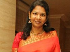 அண்ணன் அழகிரியை சந்திக்க மதுரை வந்த கனி: இரண்டரை மணிநேரம் ஆலோசனை