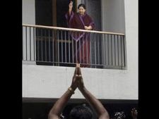 கர்நாடக சட்டமன்றத் தேர்தல்: அதிமுக சார்பில் 5 பேர் போட்டி-பெங்களூரில் 2 தொகுதிகளில்..