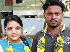 கடல் கடந்து வந்து தமிழக காதலரை கரம் பிடித்த மலேசிய பெண்!