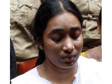 வீடு திரும்பினார் திவ்யா... 2 கிராமங்களில் 70  போலீஸ் பாதுகாப்பு