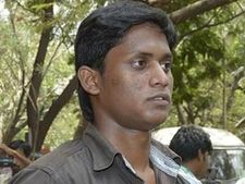 மறு பிரேதப் பரிசோதனையில் இளவரசன் உடலுக்குப் பதில் வேறு உடலை வைக்க சதி.. தந்தை