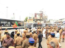 கோவையில் மசூதி மீது பெட்ரோல் குண்டு வீச்சு: போலீசார் குவிப்பு