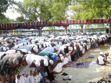 தூத்துக்குடியில் ரம்ஜான் பண்டிகை கோலாகல கொண்டாட்டம்