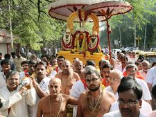 பிரம்மோற்சவத்திற்கு தயாராகும் திருமலை ஏழுமலையான் கோவில்: ரூ.30 லட்சத்தில் மலர் அலங்காரம்